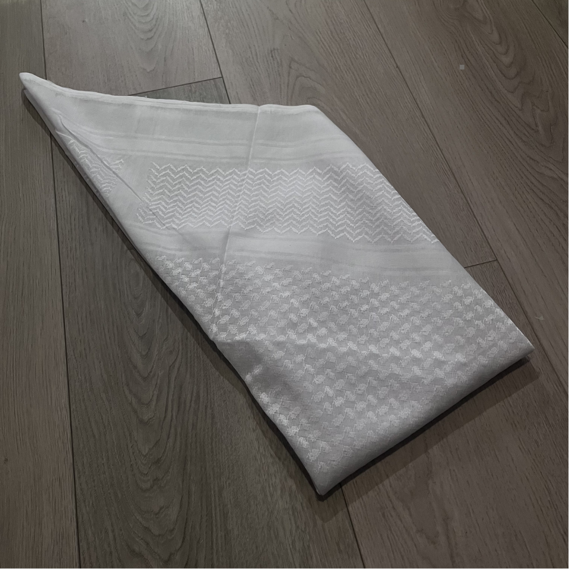 (CLEARANCE) White Saudi Shemagh